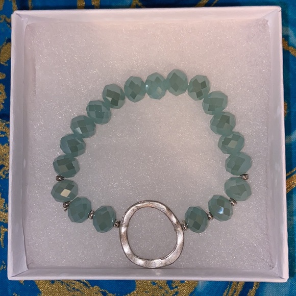 Stretch Green Glass Beaded Bracelet - Picture 1 of 3